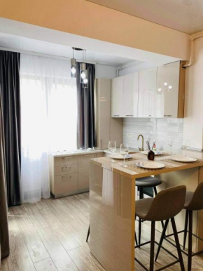 Studio 505, Mamaia